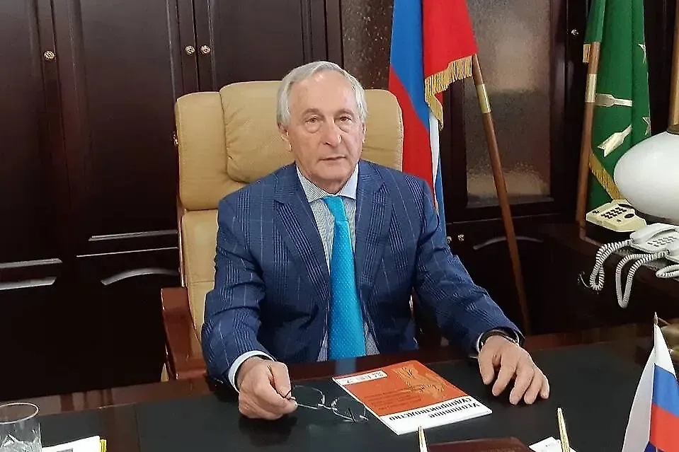 Аслан Трахов. Обложка © Wikipedia / ALDOR46