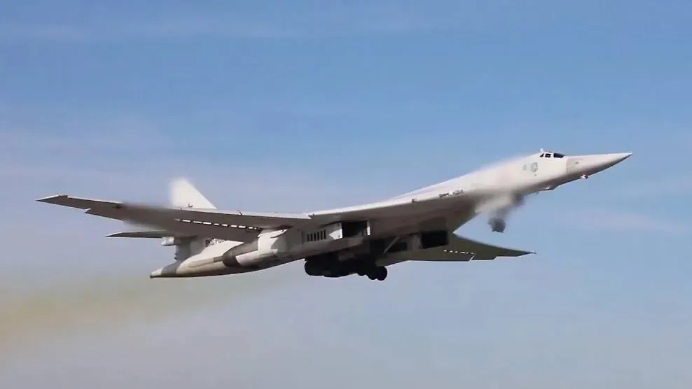 Ту-160 выполнили учебно-боевые задачи в рамках учения «Запад-2025». Обложка © Telegram / Минобороны России