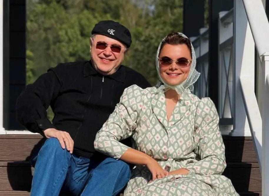 Обложка © Instagram (признан экстремистской организацией и запрещён на территории Российской Федерации) / bruhunova