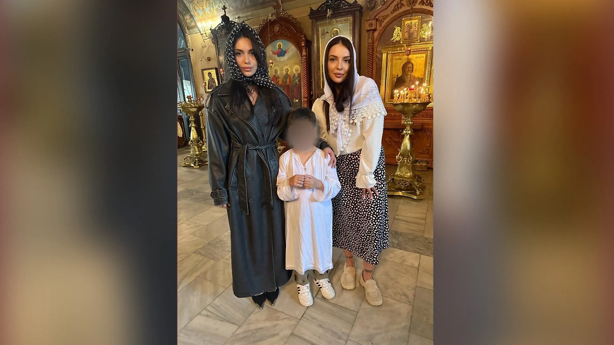 Ева Карицкая с сыном. Фото © Instagram (признан экстремистской организацией и запрещён на территории Российской Федерации) / evaevakaritskayaa