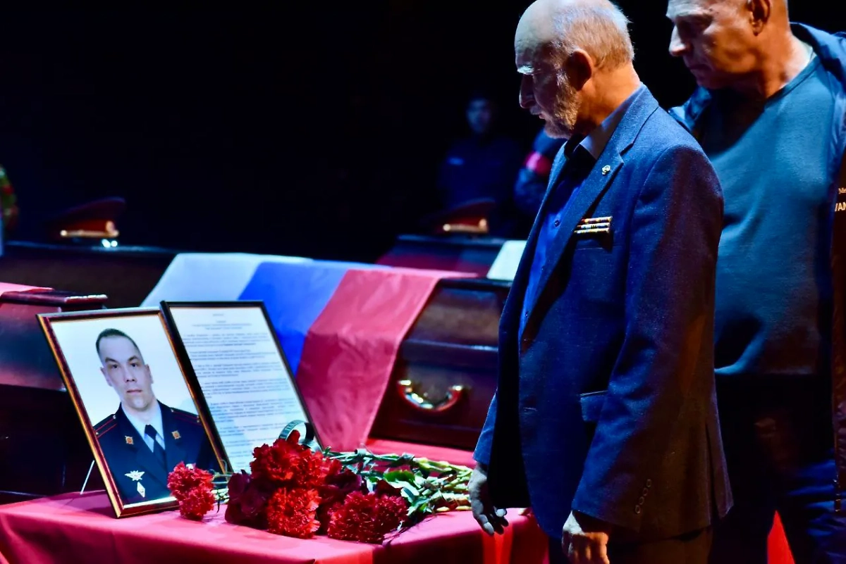 В Орле простились с погибшими при взрыве сотрудниками Росгвардии. Фото © Telegram / Губернатор Клычков