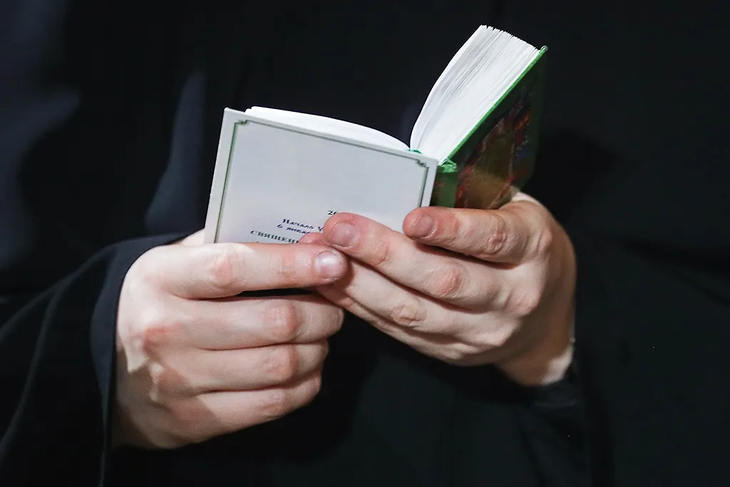 На праздник Крестовоздвижения принято много молиться и держать строгий пост. Фото © ТАСС / Михаил Терещенко