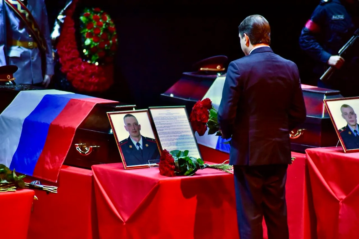 В Орле простились с погибшими при взрыве сотрудниками Росгвардии. Фото © Telegram / Губернатор Клычков