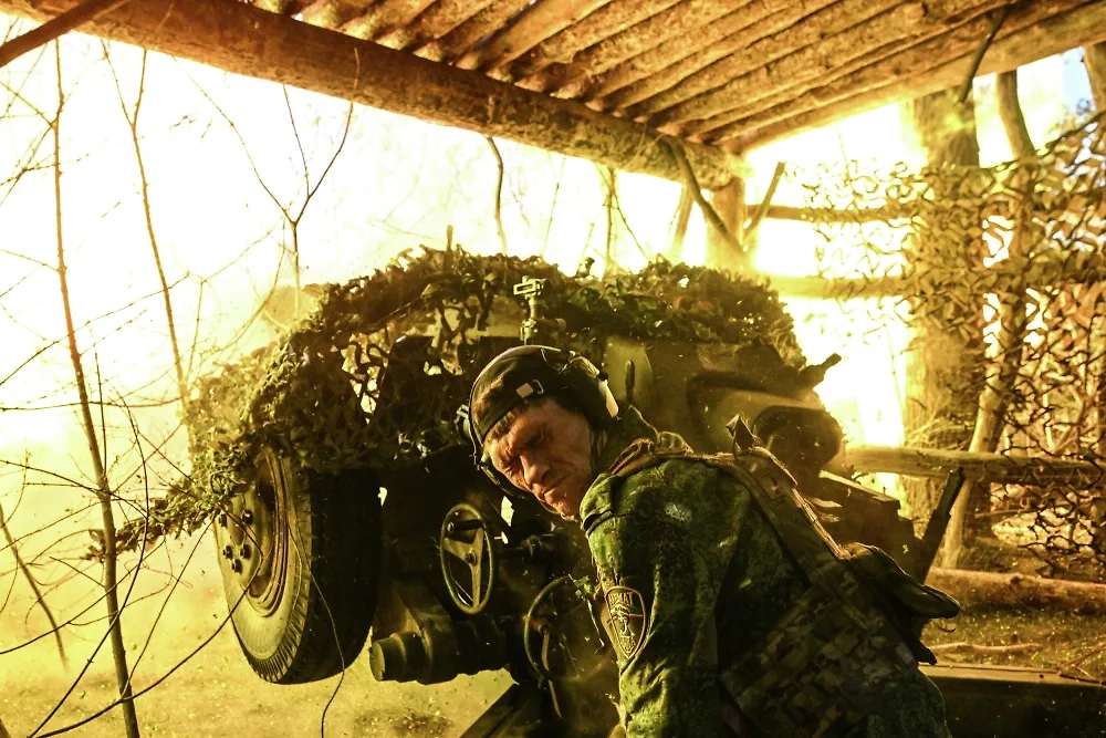 Российские военные продвигаются у Красноармейска и вошли в Ямполь. Обложка © РИА «Новости» / Сергей Бобылев