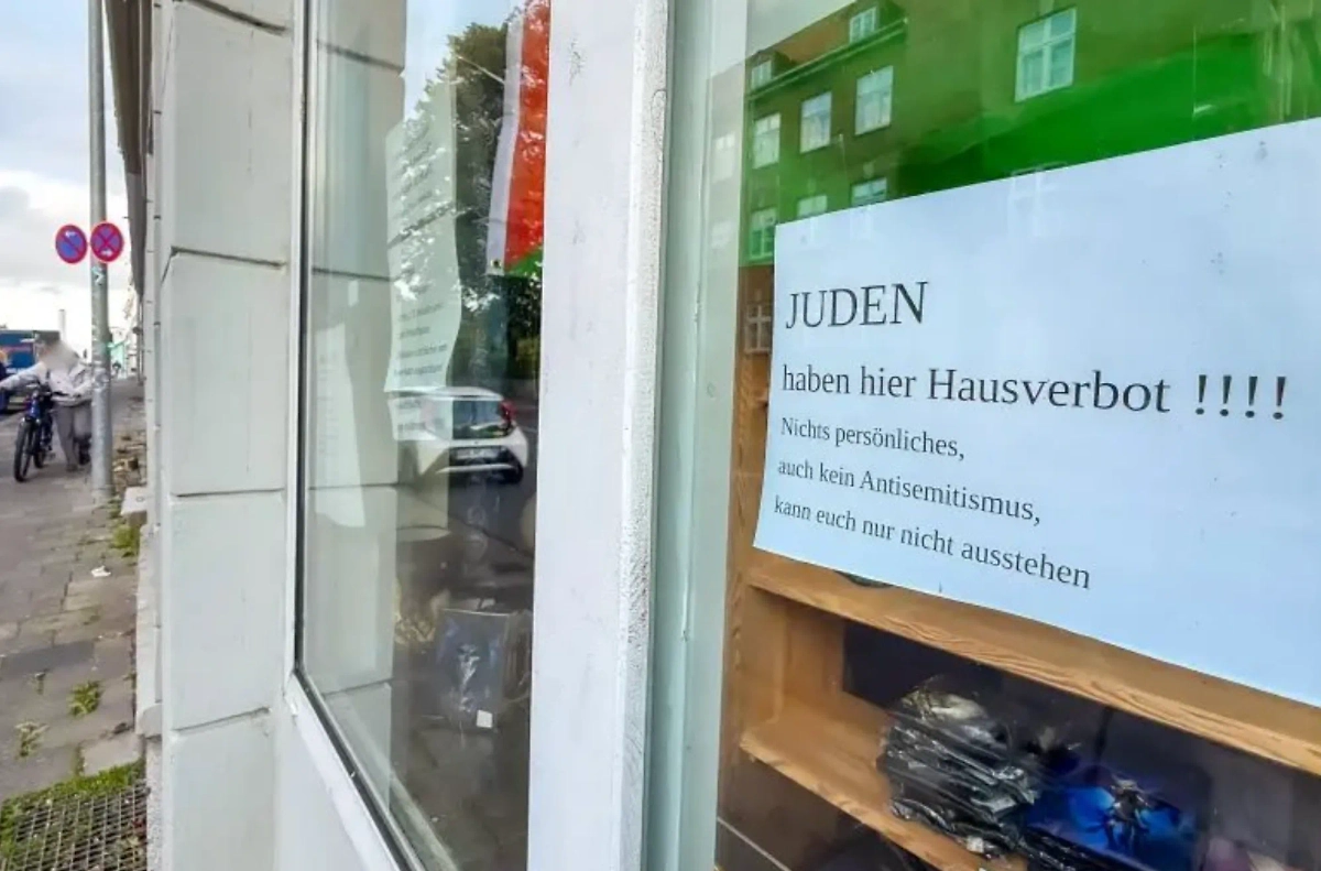 Обложка © Х / zeevrosenberg