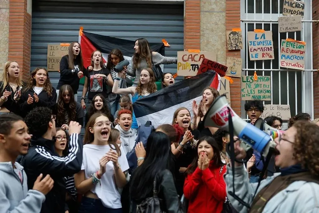 Обложка © ТАСС / AP / Jean-Francois Badias