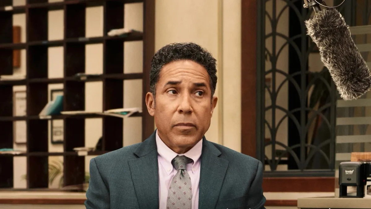 Оскар Нуньес. Фото © Кадр из сериала «Газета», режиссёры Джеффри Блитц, Дженнифер Челотта, Tazbah Chavez и др., сценаристы Грег Дэниелс, Рики Джервэйс, Майкл Коман и др. / Kinopoisk