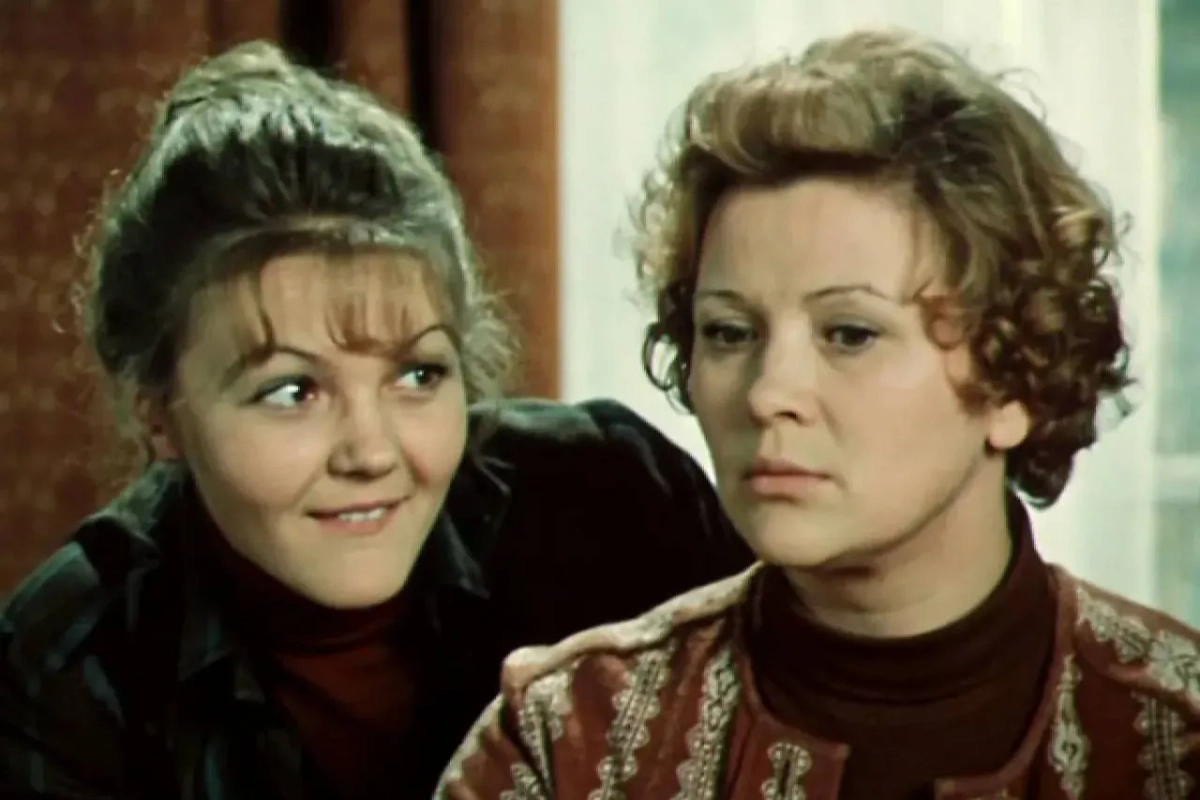 Фильм «По семейным обстоятельствам» стал не только суматошной историей любви, но и сохранил образы Москвы 70-х. Фото © Кадр из фильма «По семейным обстоятельствам», режиссёр Алексей Коренев / Kinopoisk