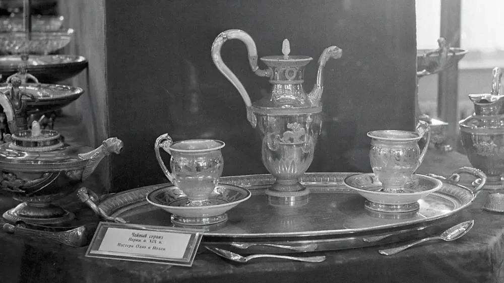 Проверьте сервант! Возможно, там стоит дорогой сервиз времён СССР. Фото © РИА Новости / Михаил Озерский