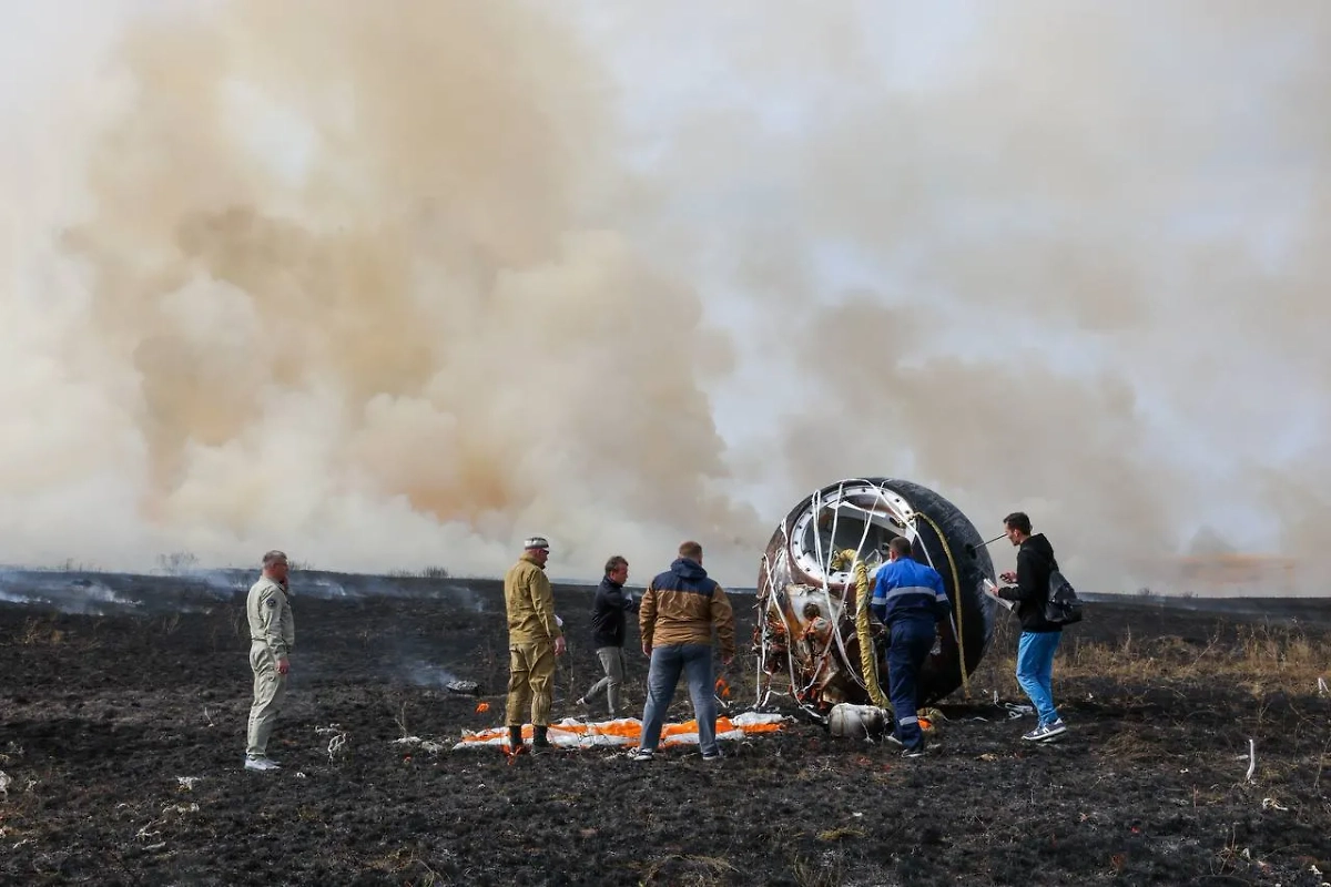Приземлившийся спускаемый аппарат спутника «Бион-М»-2. Фото © Telegram / Роскосмос