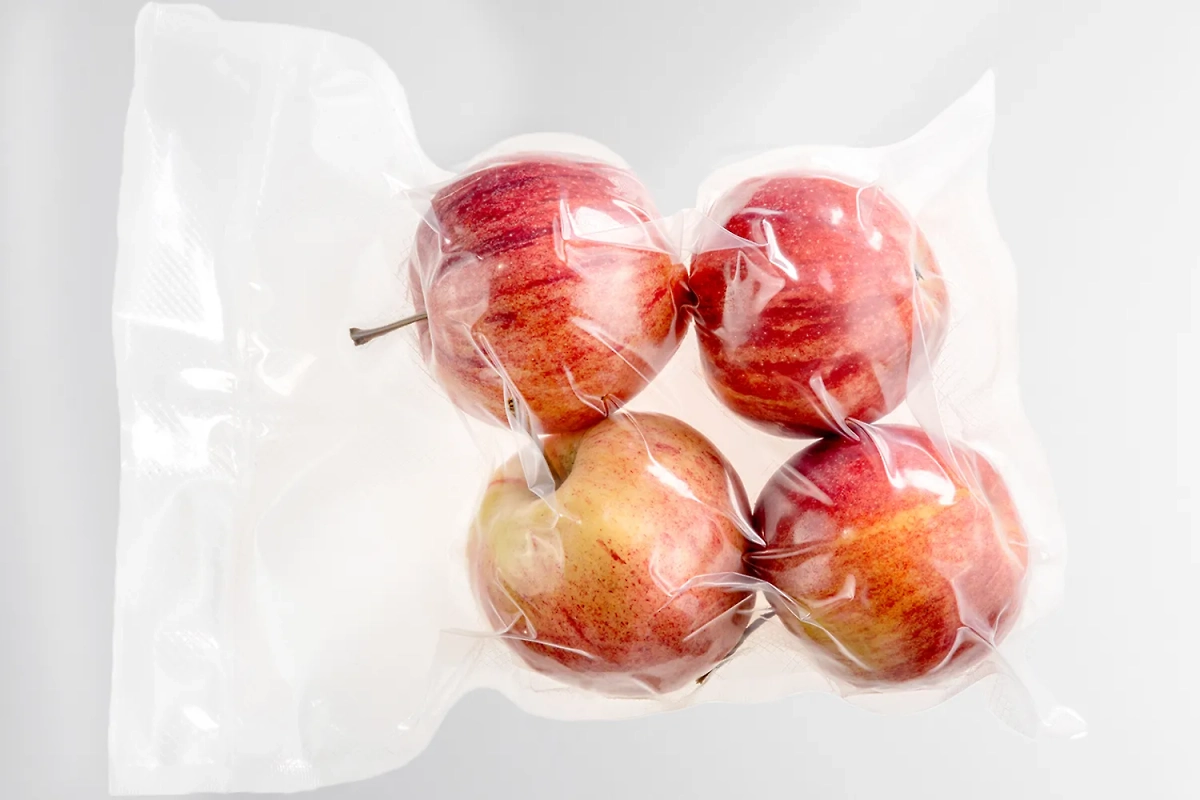 Вакуумный пакет — удобный способ хранения яблок. Фото © Shutterstock / FOTODOM / Framarzo, © Freepik