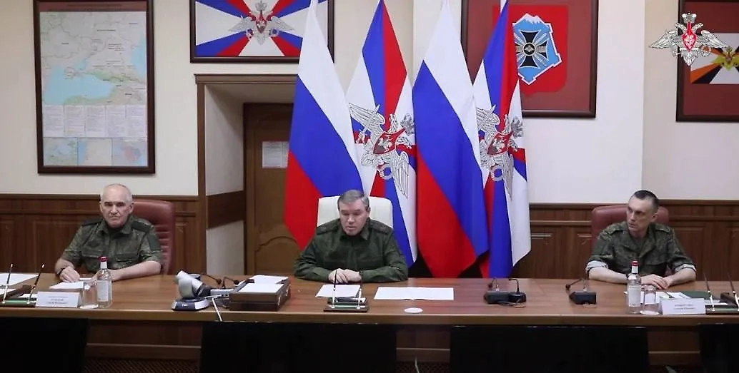 Кабинет Валерия Герасимова с картой Украины в новых границах. Обложка © Telegram / Минобороны России