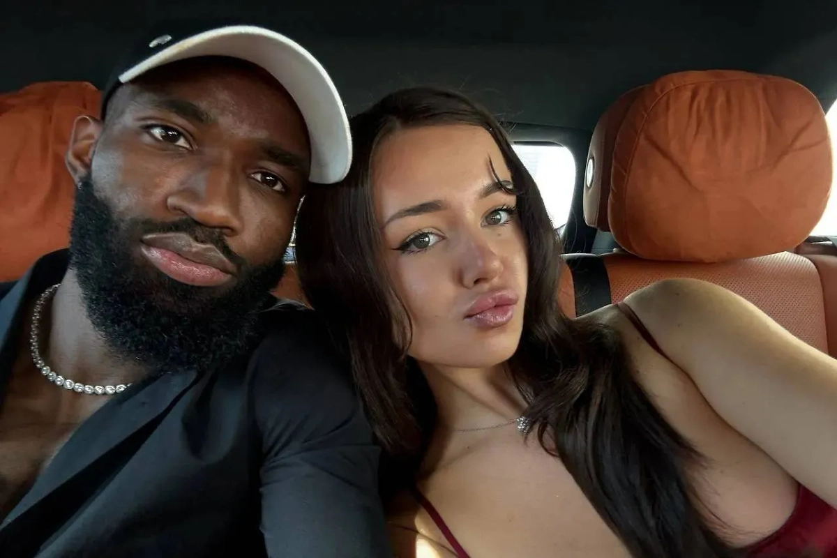 Подруга Муми Нгамалё устроила разборки с тренером из-за скамейки. Фото © SHOT