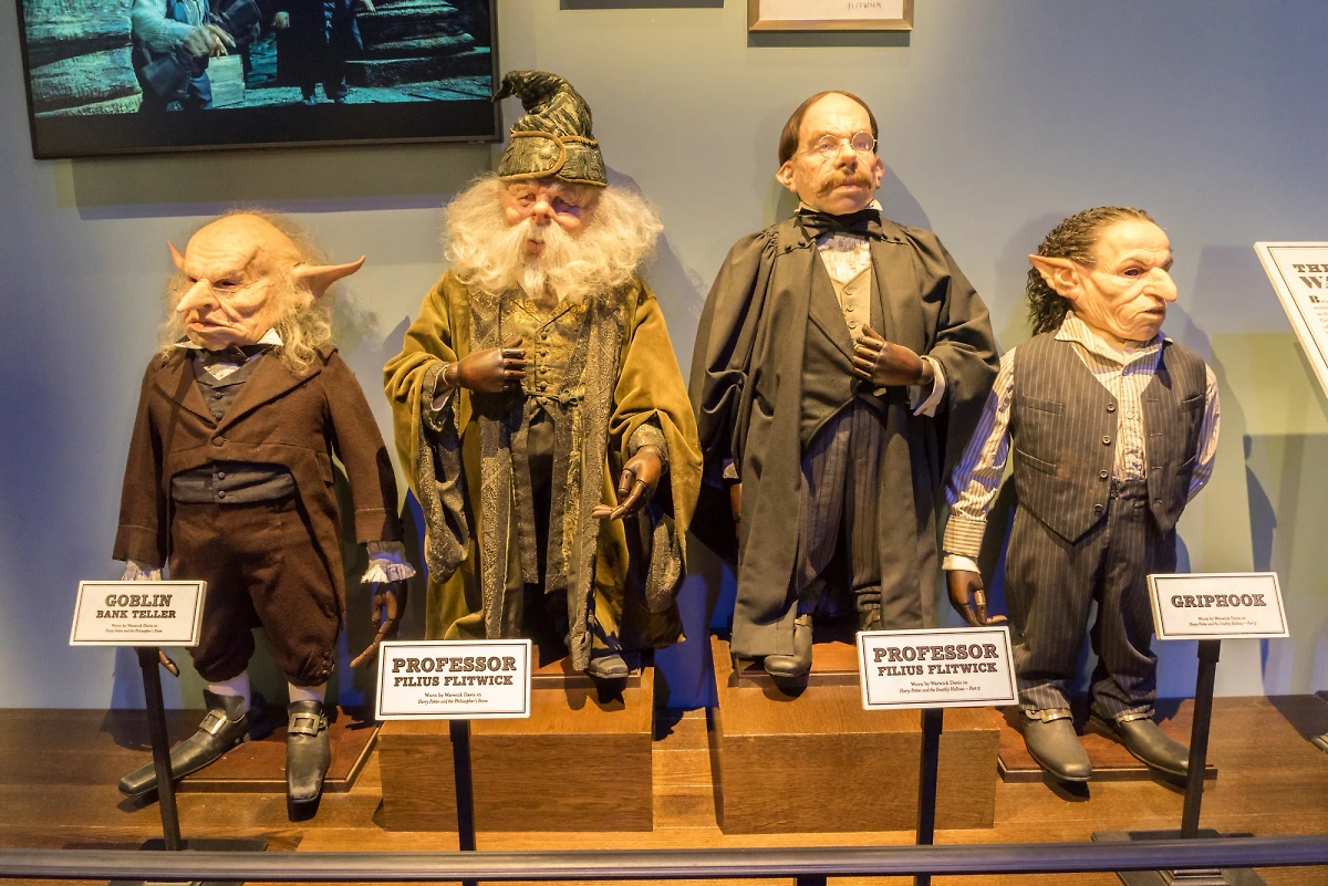 Персонажи Уорика Дэвиса в фильмах про Гарри Поттера. Обложка © Shutterstock / FOTODOM / RichartPhotos