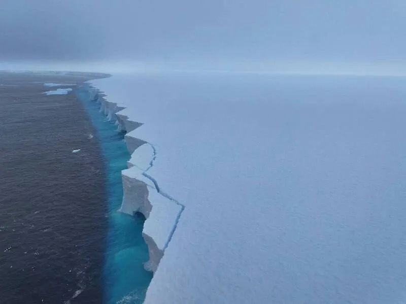 Айсберг А23а. Обложка © ААНИИ/Вадим Махоров