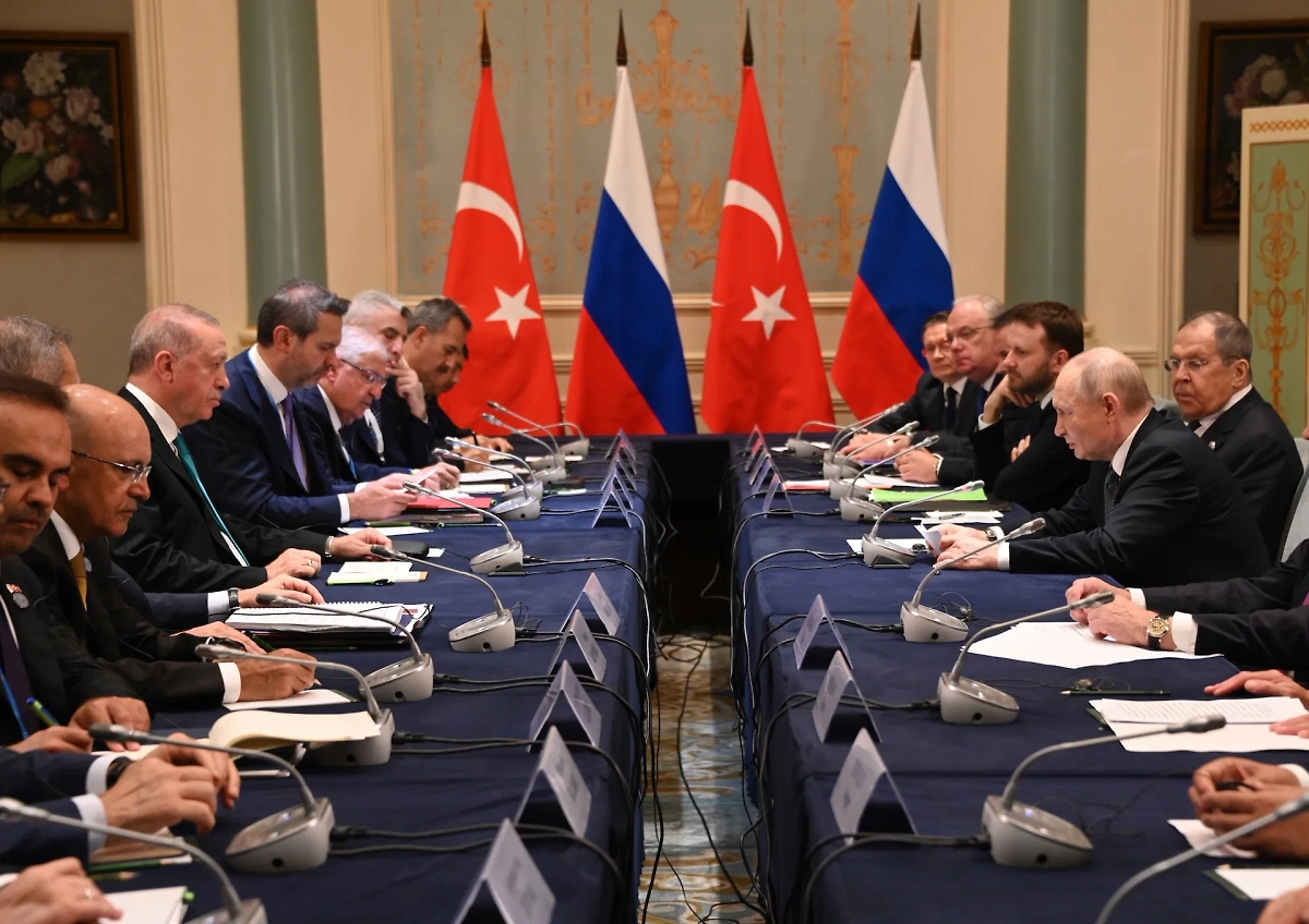 Турецко-российская встреча на высшем уровне в рамках саммита ШОС. Обложка © Life.ru 