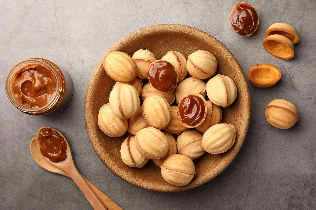 «Муравейник» и орешки со сгущёнкой: пошаговые рецепты с фото. Фото © Shutterstock / FOTODOM / New Africa