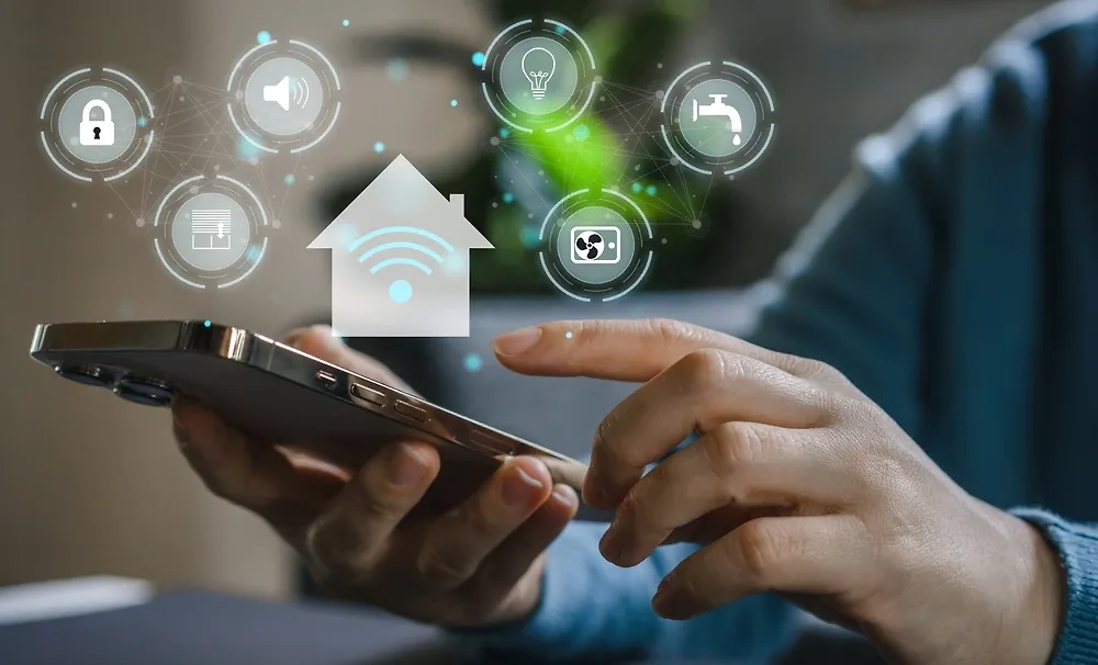 Жители Подмосковья активно внедряют в дома умные гаджеты. Обложка © Shutterstock / FOTODOM / JOURNEY STUDIO7