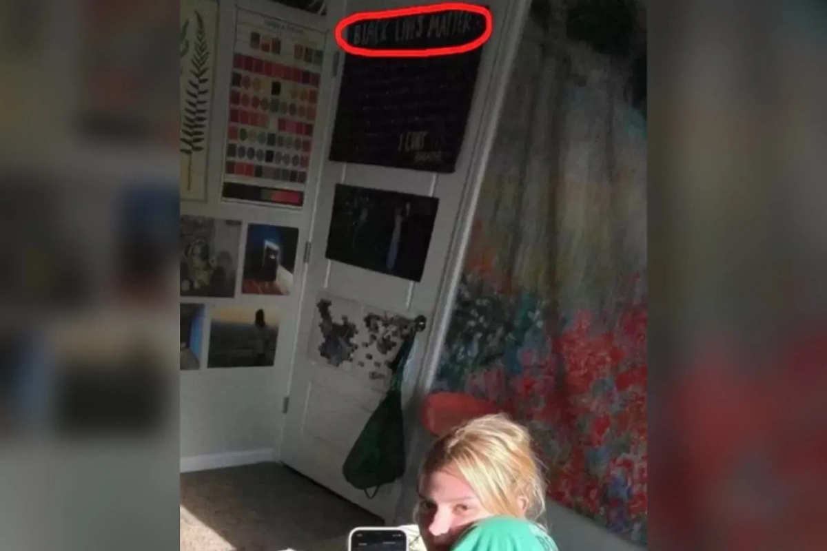 Плакат Black Lives Matter в комнате убийто украинки. Обложка © X/ tiffanyfong_