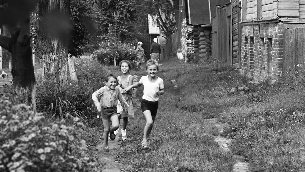 Опасные забавы мальчишек в СССР: что делали дети во дворах. Фото © ТАСС /Калинин Сергей
