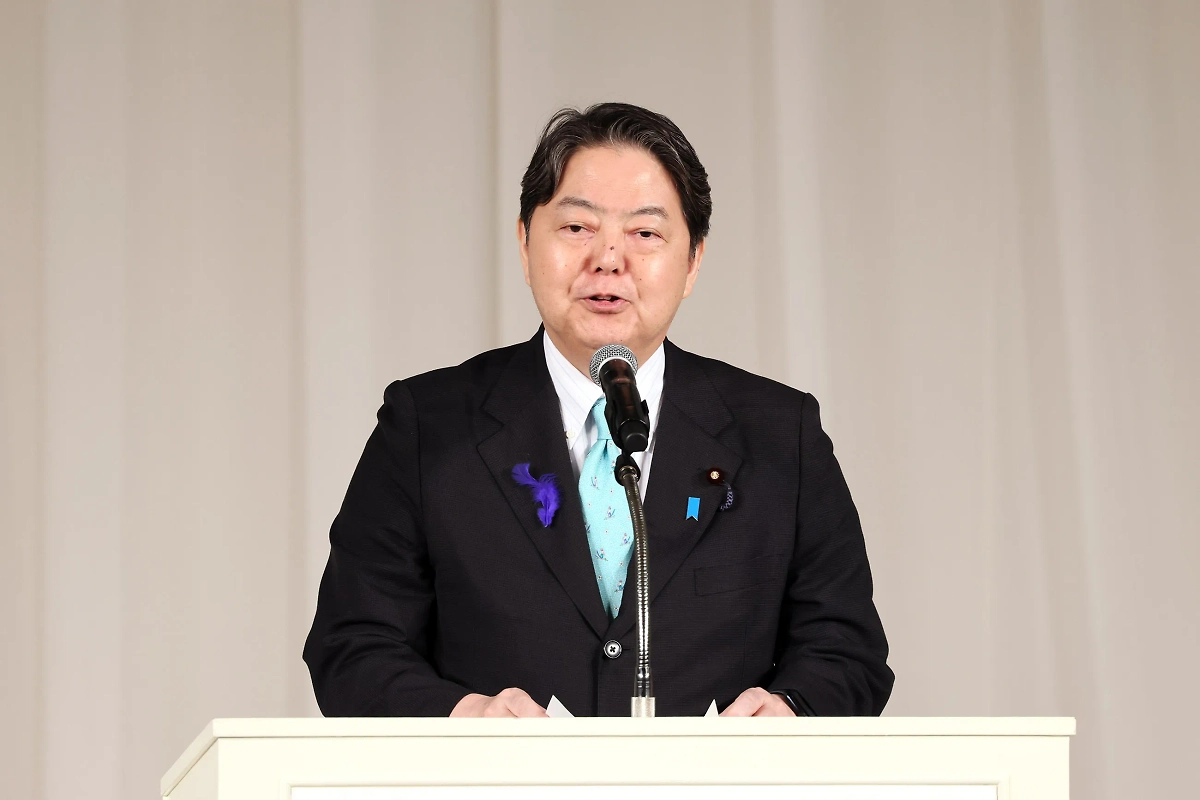 Ёсимаса Хаяси. Обложка © Prime Minister's Office of Japan