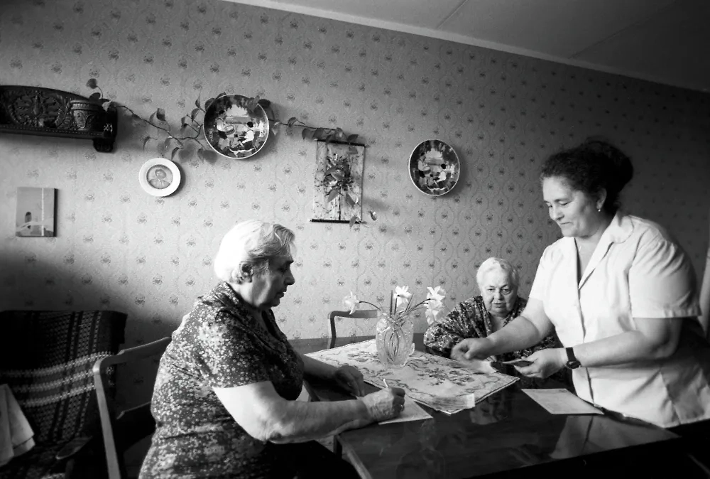 В СССР национальная валюта была крепка, а пенсии — обильны. Но всё равно меньше, чем зарплаты. Фото © РИА Новости / Виктор Чернов