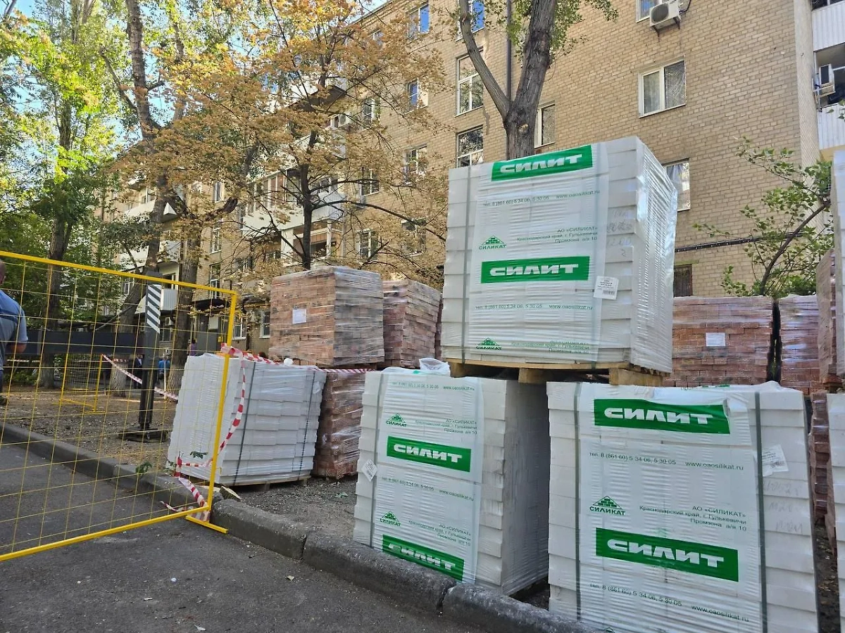 Инспекция ремонтных работ в центре Ростова-на-Дону. Фото © Telegram / Юрий Слюсарь