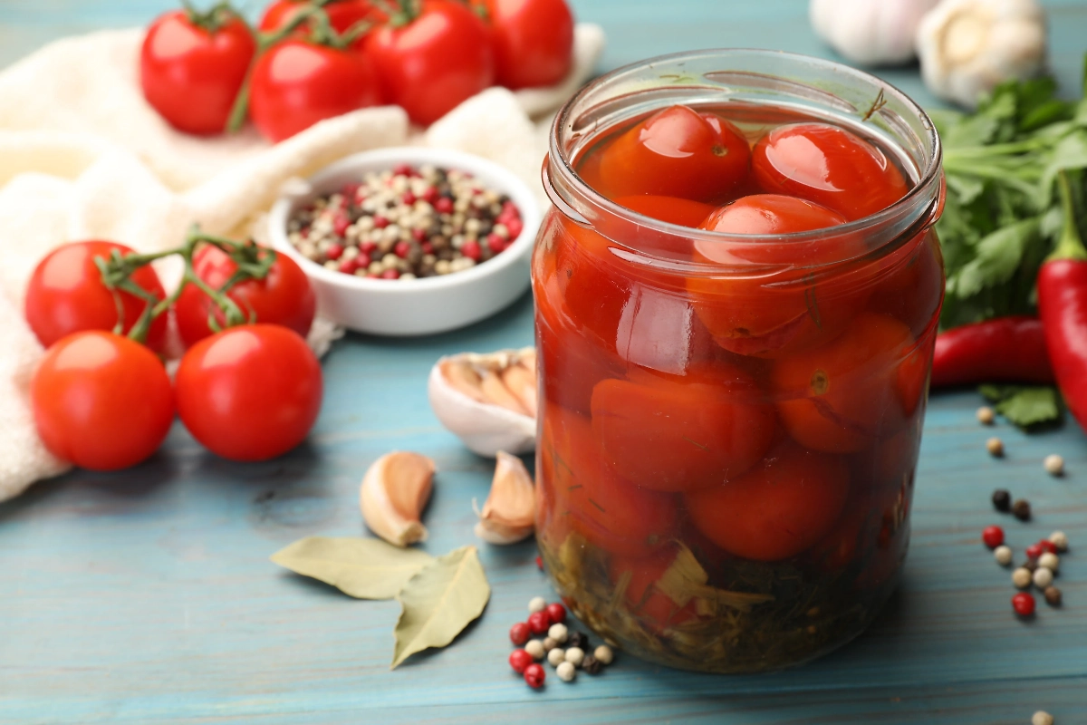 Рецепт маринованных помидор с чесноком с фото. Фото © Shutterstock / FOTODOM / New Africa