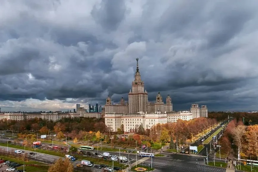Первый осенний рекорд 2025: атмосферное давление в Москве будет зашкаливать 14 сентября. Фото © Shutterstock / FOTODOM / Boligolov Andrew