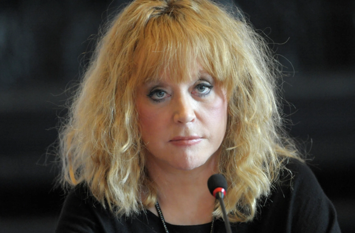 Алла Пугачёва. Обложка © РИА Новости / Сергей Пятаков