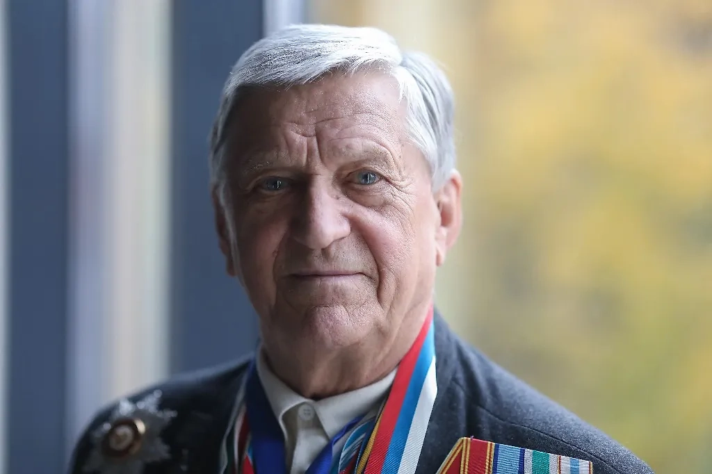 Биатлонист Александр Тихонов. Обложка © ТАСС / Денис Бочаров