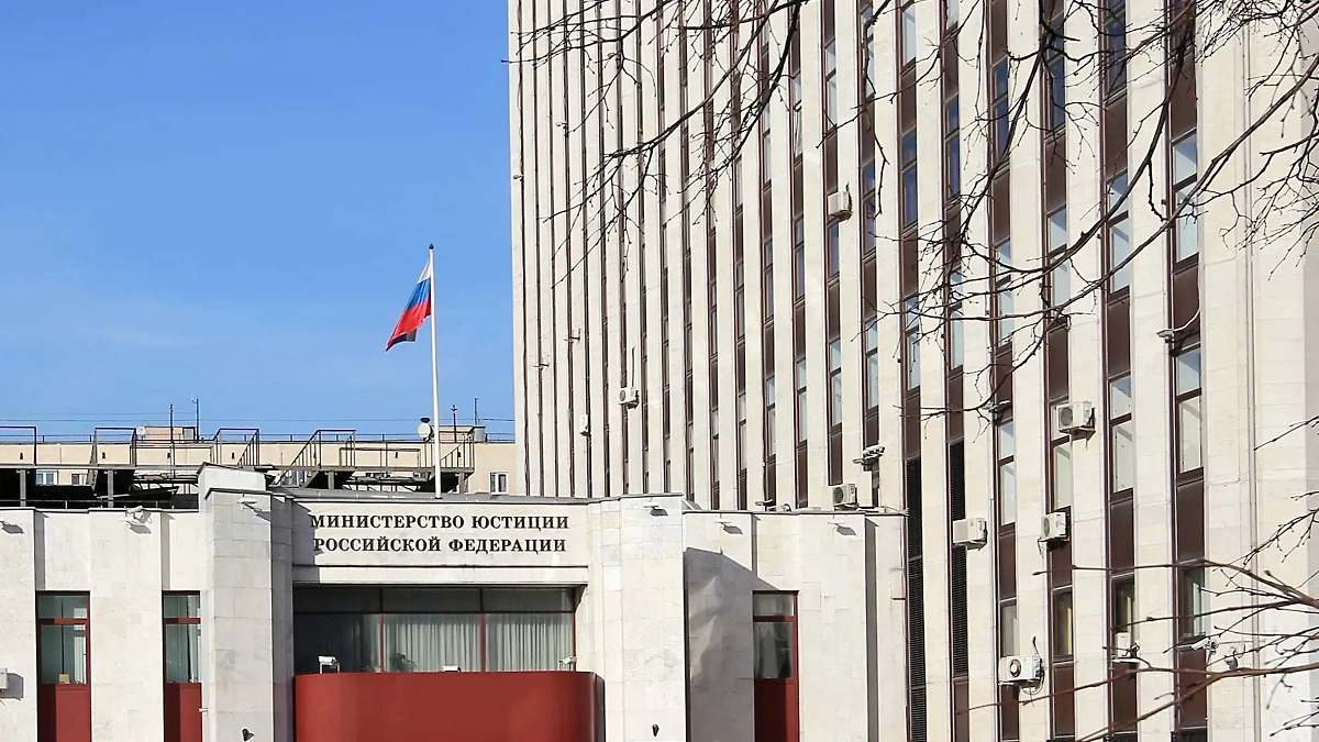 Обложка © Shutterstock / FOTODOM / VLADJ55