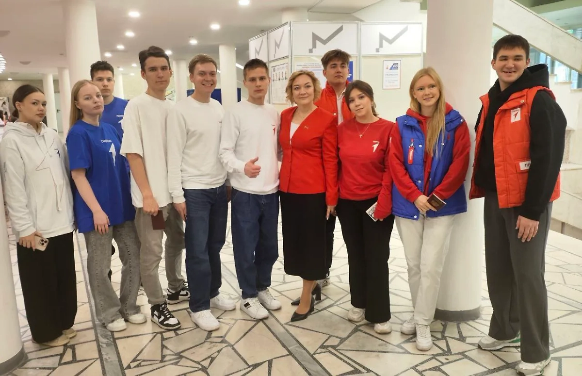 В Свердловской области первыми на избирательные участки пришли активисты «Движения Первых». Фото © Telegram / УрФО_ИНФО