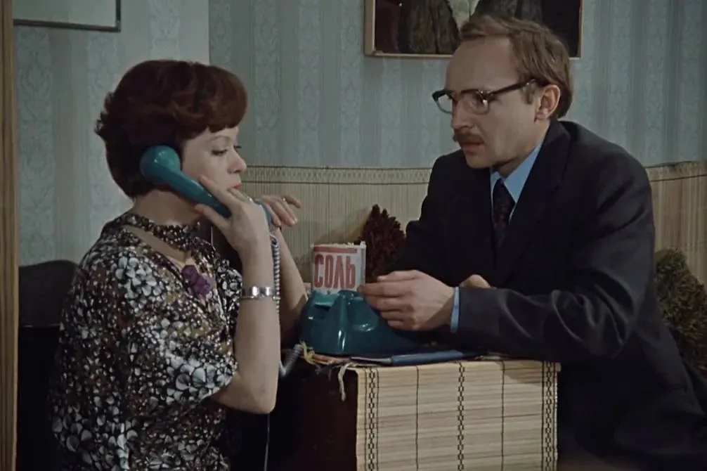 Обложка © Кадр из фильма «Служебный роман», режиссёр Эльдар Рязанов, сценарист Эмиль Брагинский / Kinopoisk