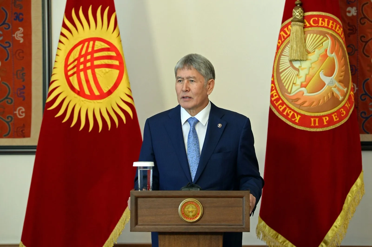 Алмазбек Атамбаев. Обложка © president.kg