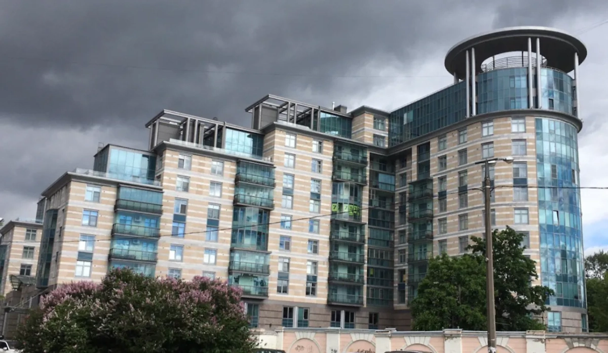 Борис Авакян был прописан в Санкт-Петербурге, его бывшая жена продаёт там квартиру. Фото © 2gis.ru