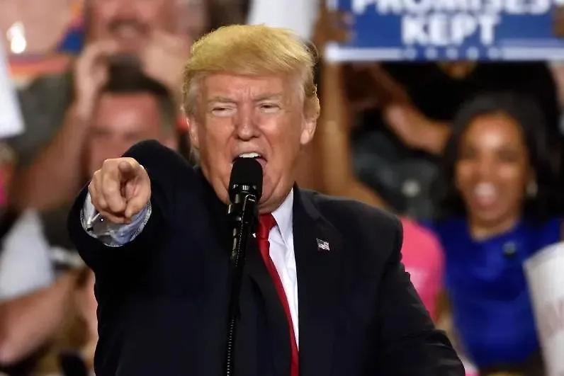 Дональд Трамп. Обложка © Shutterstock / FOTODOM / Evan El-Amin