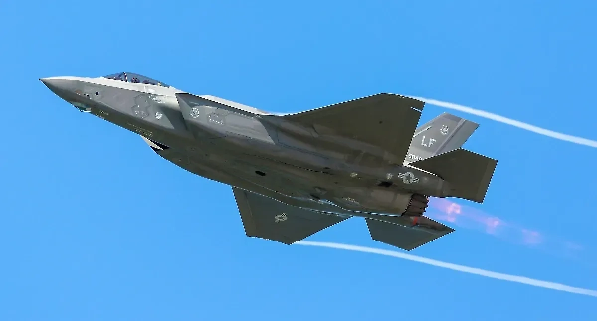 Истребитель F-35. Обложка © Shutterstock / FOTODOM / BlueBarronPhoto