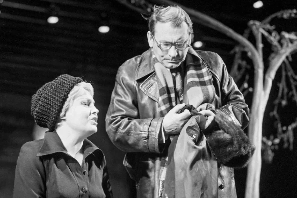 Клетчатый шерстяной шарф и ещё 5 предметов гардероба СССР, которые снова в тренде в 2025 году. Фото © ТАСС / Михаил Строков