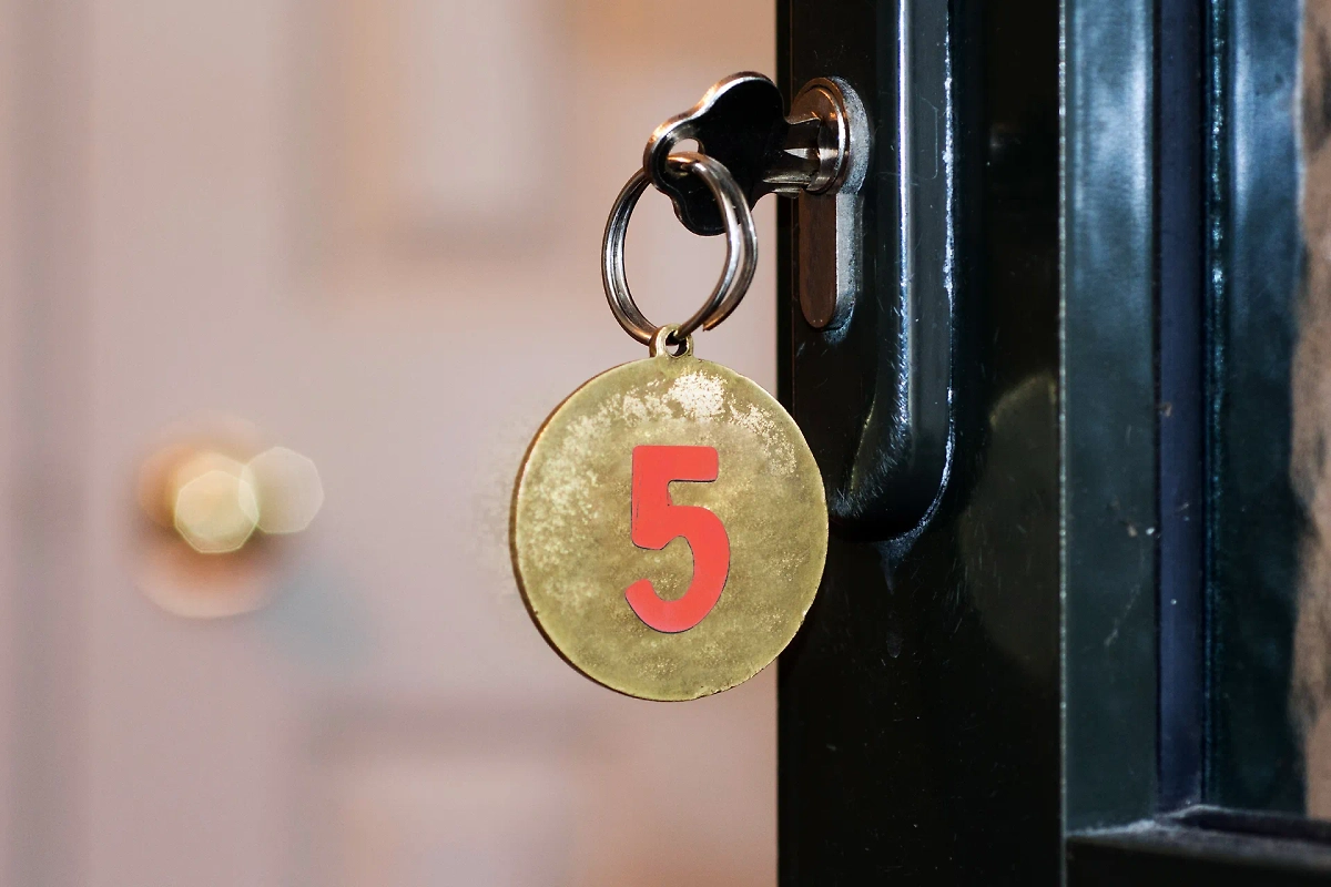 Цифры судьбы: влияние номера квартиры на жизнь жильцов. Фото © Shutterstock / FOTODOM / ChameleonsEye, © Freepik