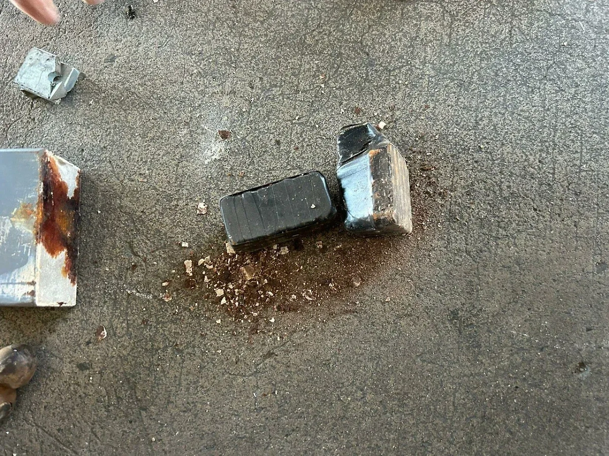 Золото в тайнике автобуса. Фото © Предоставлено Life.ru ФТС России