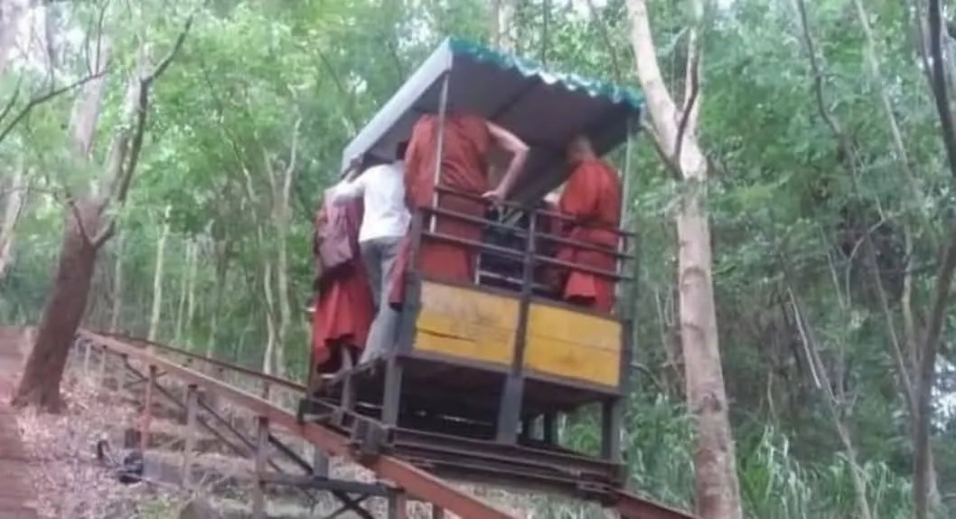 Обложка © Ada Derana