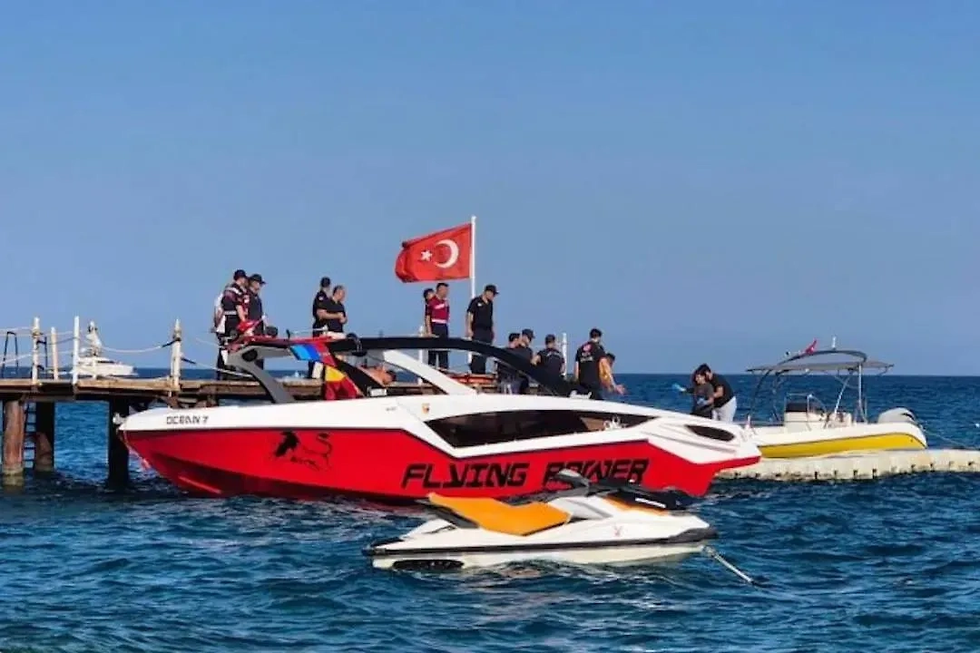 Место гибели Линары. Обложка © Facebook (соцсеть запрещена в РФ; принадлежит корпорации Meta, которая признана в РФ экстремистской)/KemerGozcuGazetesi