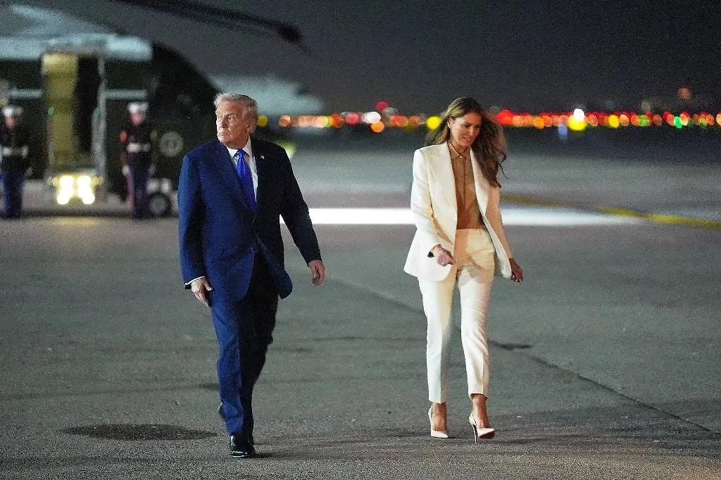 Дональд и Мелания Трамп. Обложка © ТАСС / EPA / Evan Vucci