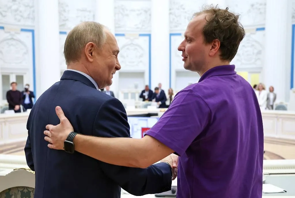 Обложка © Александр Казаков/пресс-служба президента РФ/ТАСС