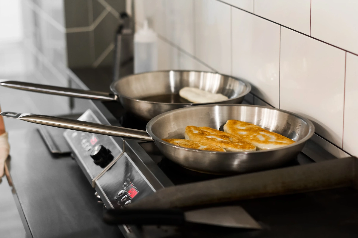 Сладкие жареные пирожки — рецепт приготовления. Фото © Shutterstock / FOTODOM / Irine and Andrew