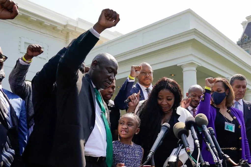 Обложка © ТАСС / AP / Evan Vucci