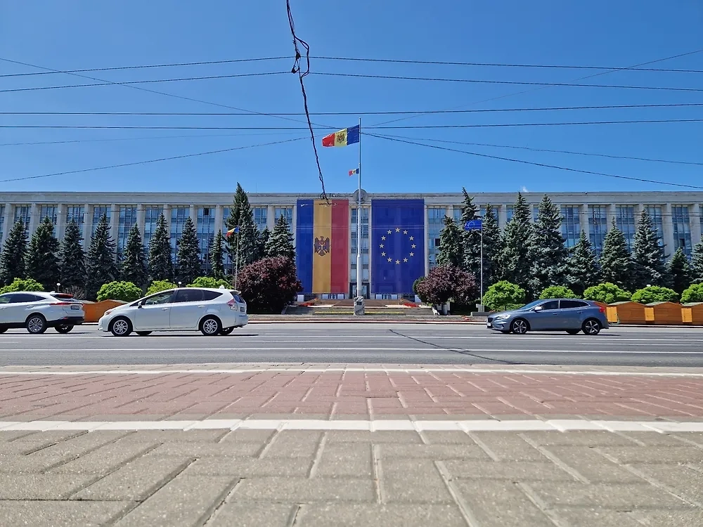 Обложка © Shutterstock / FOTODOM / DustandAshes