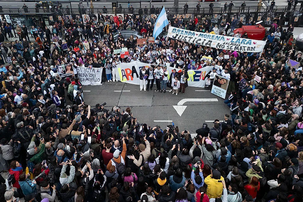 В Аргентине протестующие вышли на улицы. Обложка © Gettyimages / Matias Baglietto