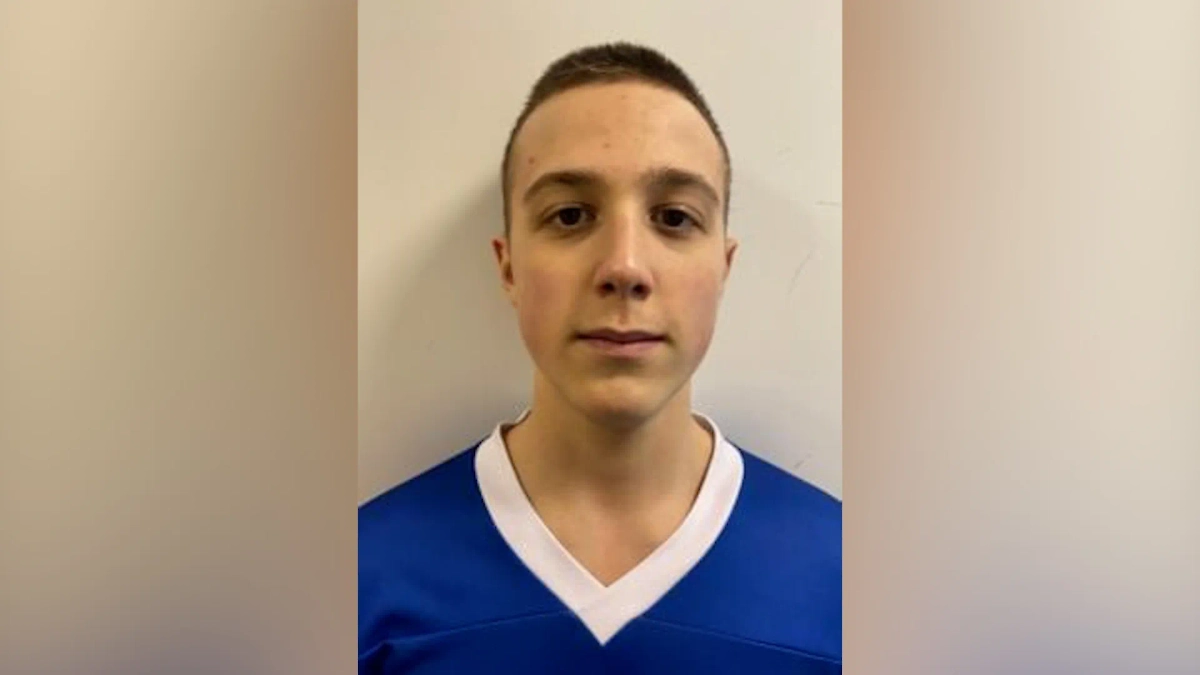 Михаил, который помог задержать нападавшего с ножом на техникум в Архангельске. Обложка © Telegram / SHOT